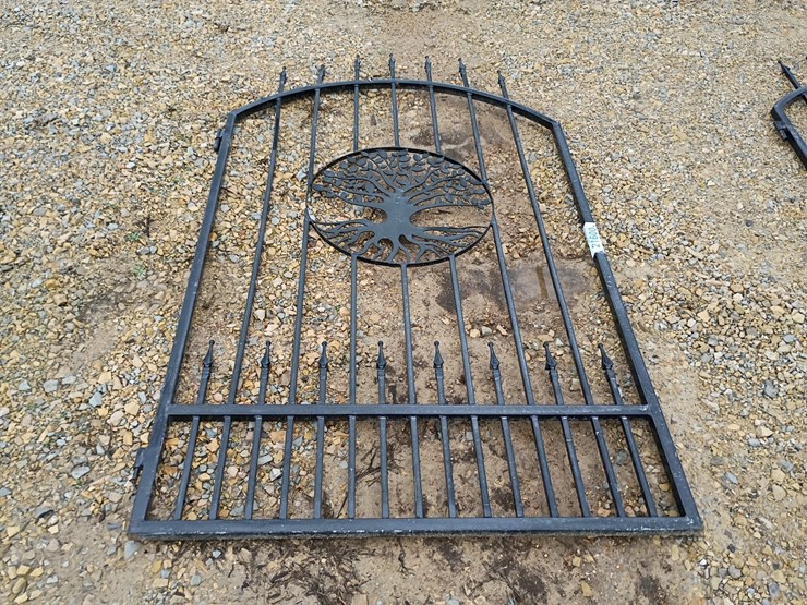 #21600-•-4ft-iron-gate-(tree)-image-1