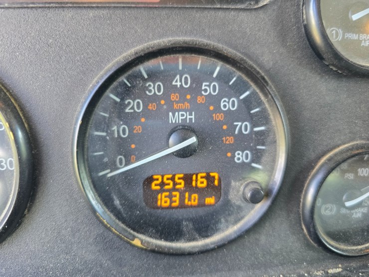 2017-peterbilt-348-image-114