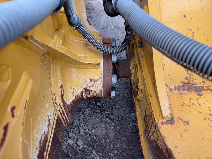 2016-caterpillar-d6k2-xl-image-11