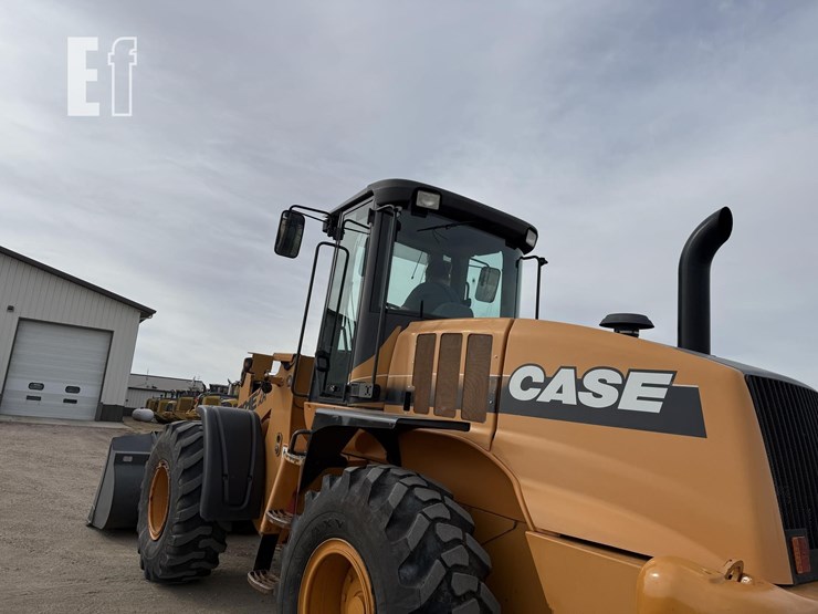 2010-case-721e-image-18