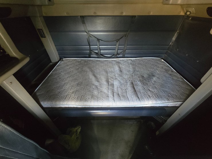 2005-peterbilt-379-image-73