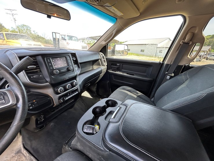 2020-dodge-3500-image-12