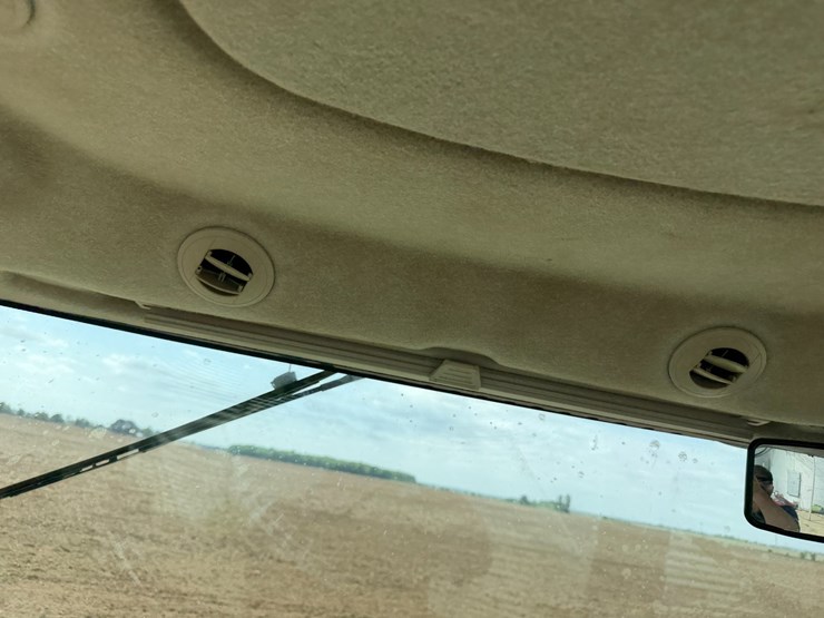 2012-john-deere-8235r-image-64