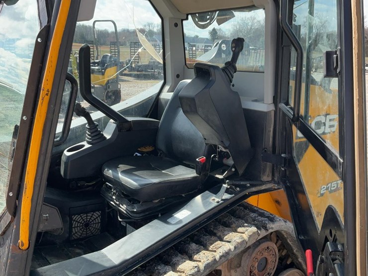 2021-jcb-215t-image-18