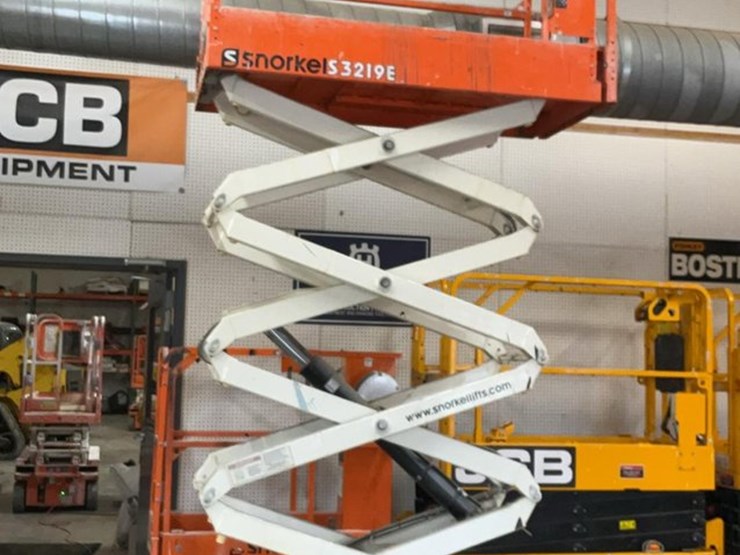 #423-•-2019-snorkel-19'-scissor-lift-image-23