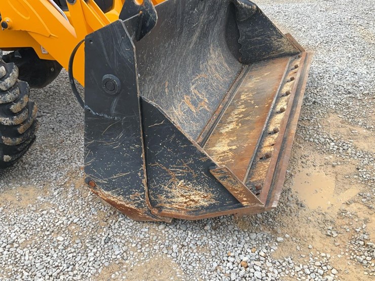 2023-jcb-3cx-image-48