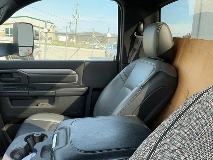 2022-dodge-3500-image-18