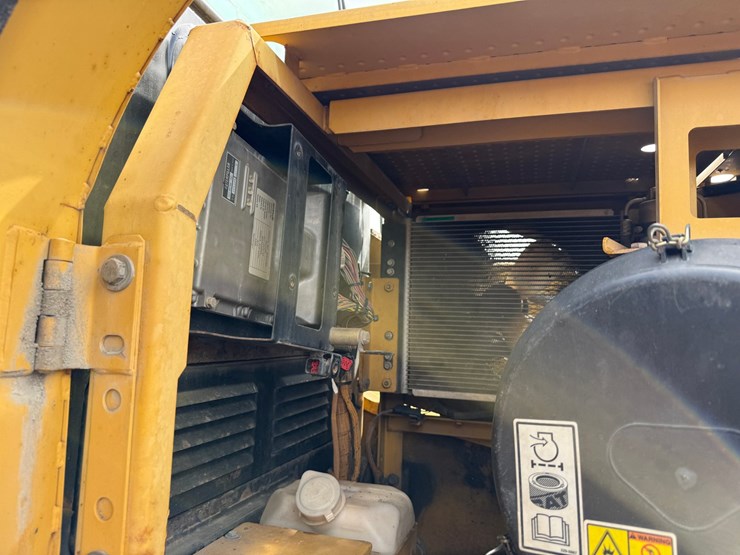 caterpillar-330d-image-55