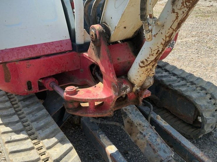 2017-takeuchi-tb240-image-41