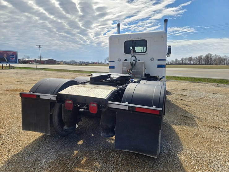 1996-peterbilt-377-image-17