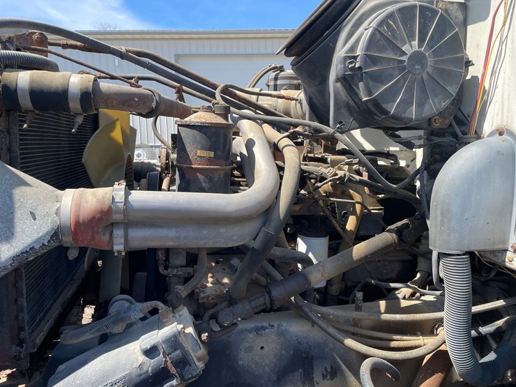 1995-peterbilt-330-image-45