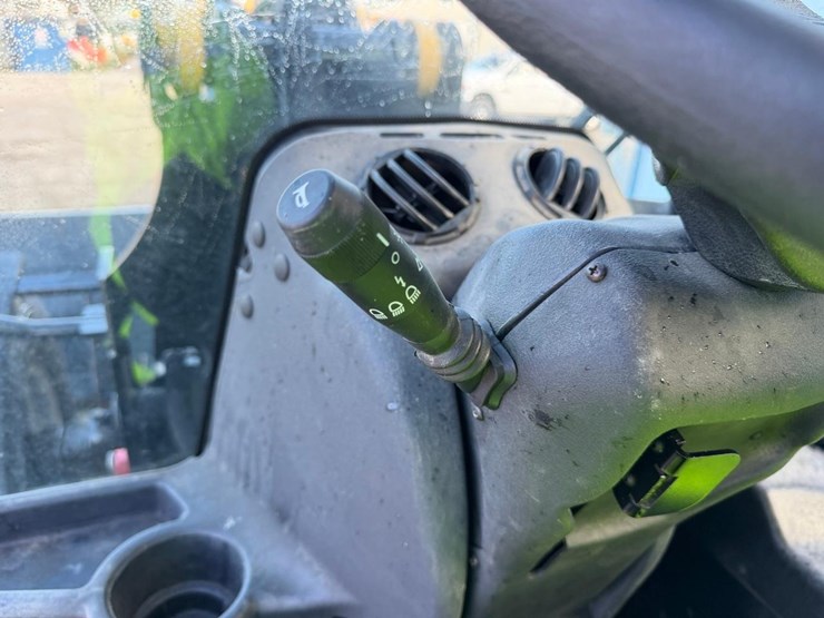 2022-gehl-al750-image-47