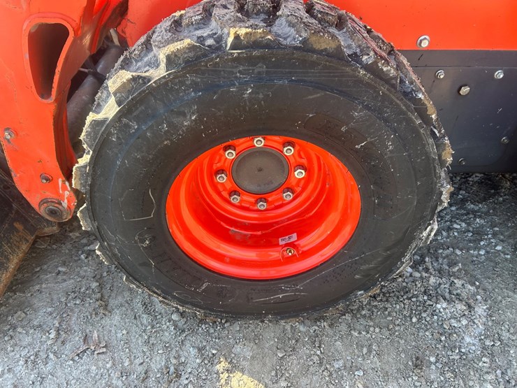 2018-kubota-ssv75-image-47