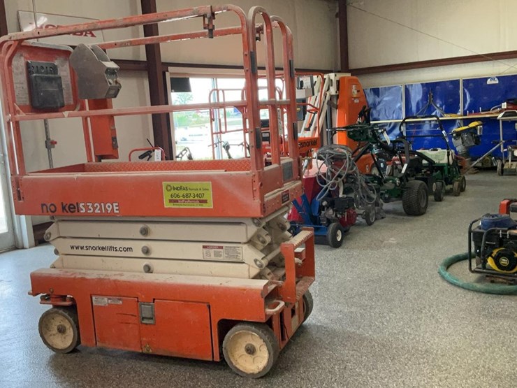 #412-•-2019-snorkel-19'-scissor-lift-image-17