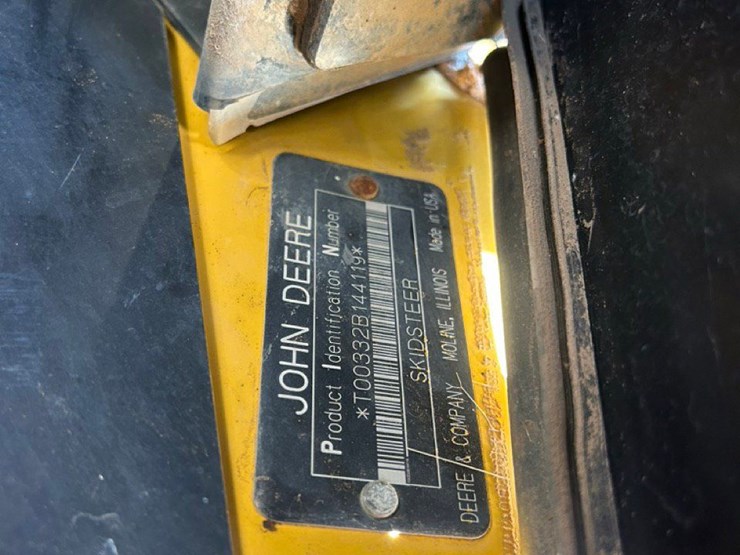 2008-deere-332-image-31