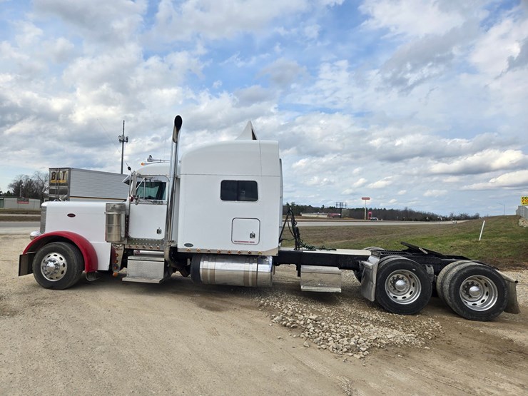 2000-peterbilt-379-image-9
