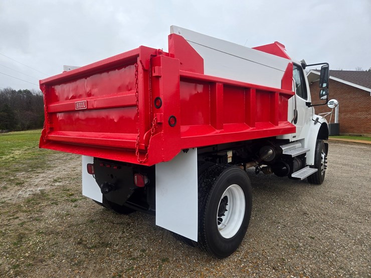 2012-freightliner-m2-106-image-15