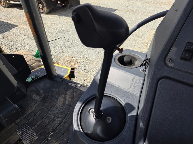 2019-deere-310-image-67