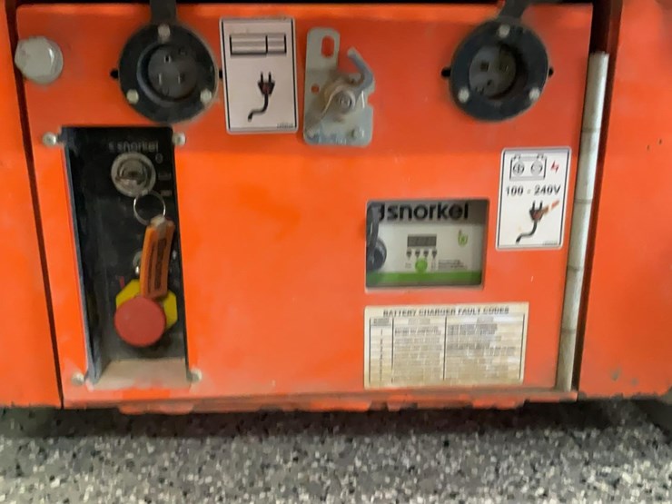 #421-•-2018-snorkel-19'-scissor-lift-image-10