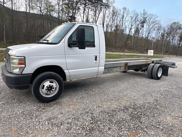 2011-ford-e450-image-2