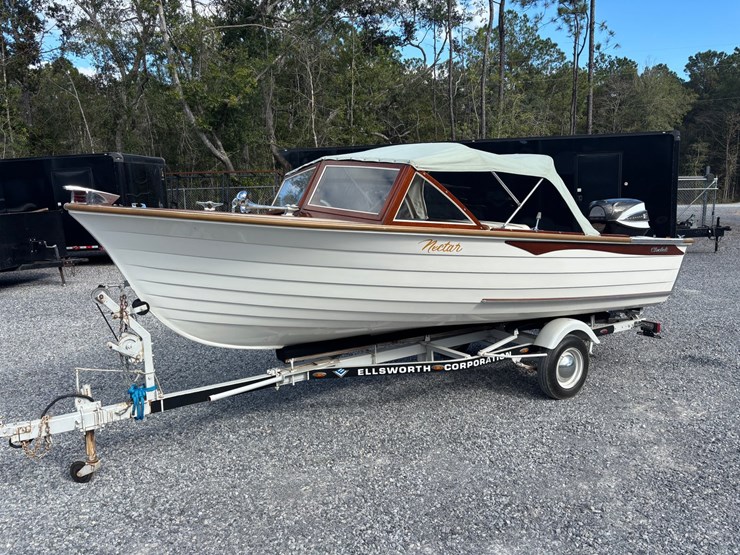 #9548-•-the-“nectar”-–-17’-vintage-wooden-boat,-true-collector’s-piece-image-13