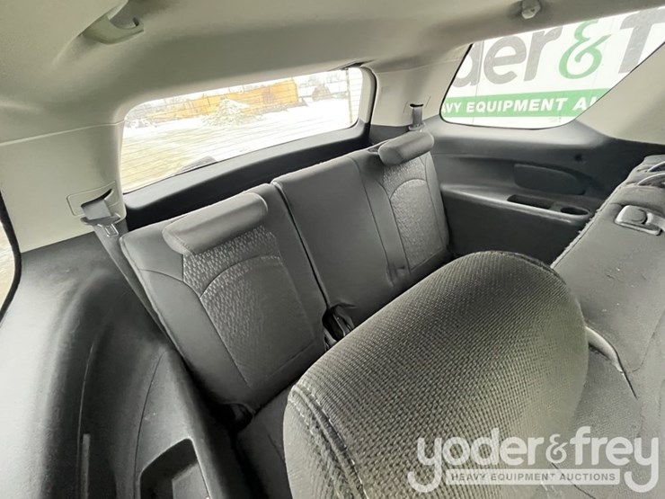 2012-gmc-acadia-image-37