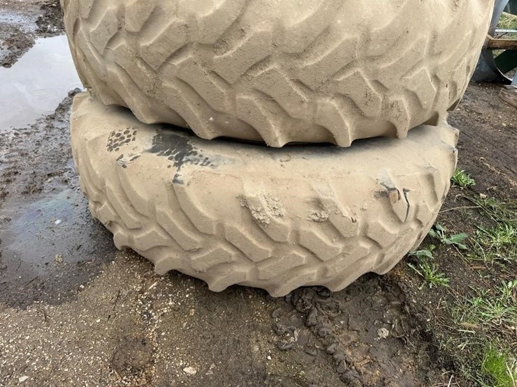 (2)-9-bolt-dual-tires-18.4-r38-image-3