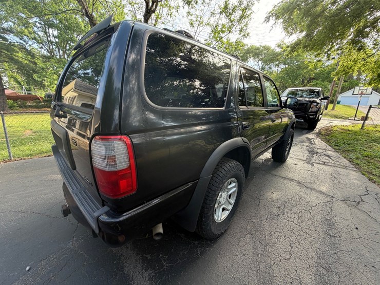 1999-toyota-4-runner-image-3