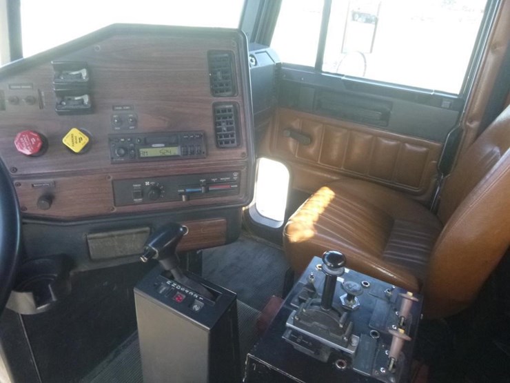 2002-caterpillar-c12-image-9