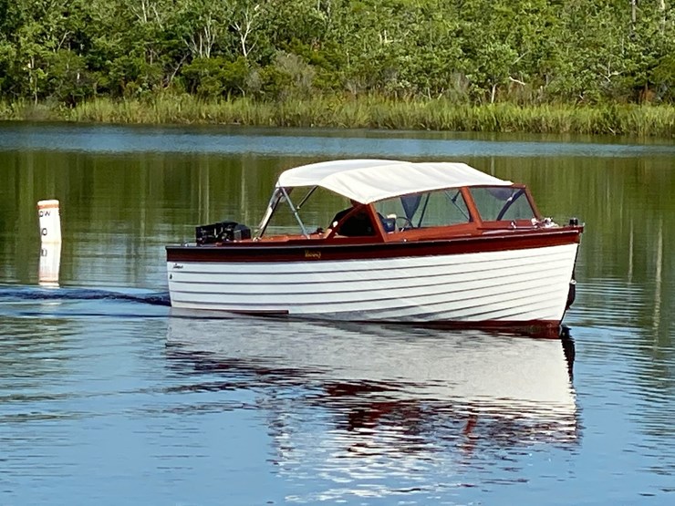 #9548-•-the-“nectar”-–-17’-vintage-wooden-boat,-true-collector’s-piece-image-22