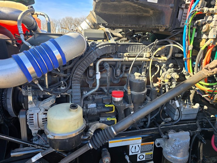 2019-peterbilt-567-image-34