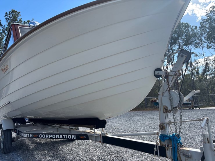 #9548-•-the-“nectar”-–-17’-vintage-wooden-boat,-true-collector’s-piece-image-9