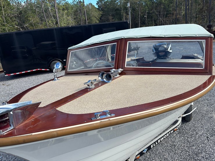 #9548-•-the-“nectar”-–-17’-vintage-wooden-boat,-true-collector’s-piece-image-16