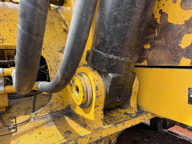 caterpillar-330d-image-30