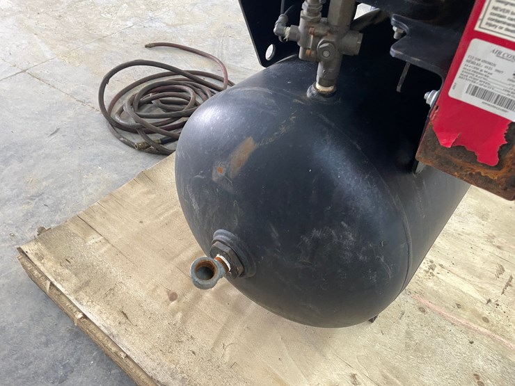 #7556-•-north-star-30-gallon-air-compressor-image-21