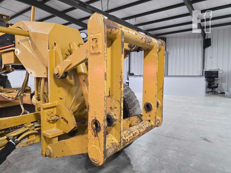 2006-caterpillar-143h-image-14