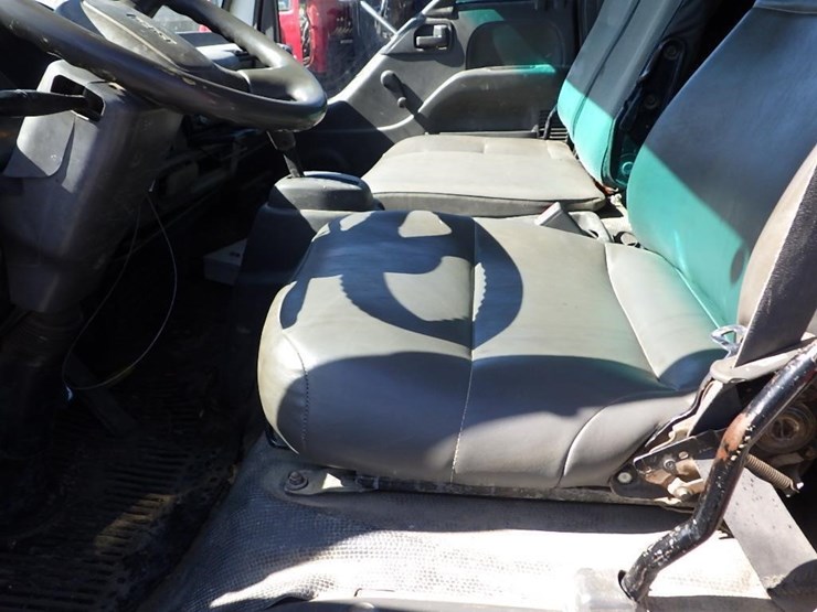 2000-isuzu-nqr-image-25