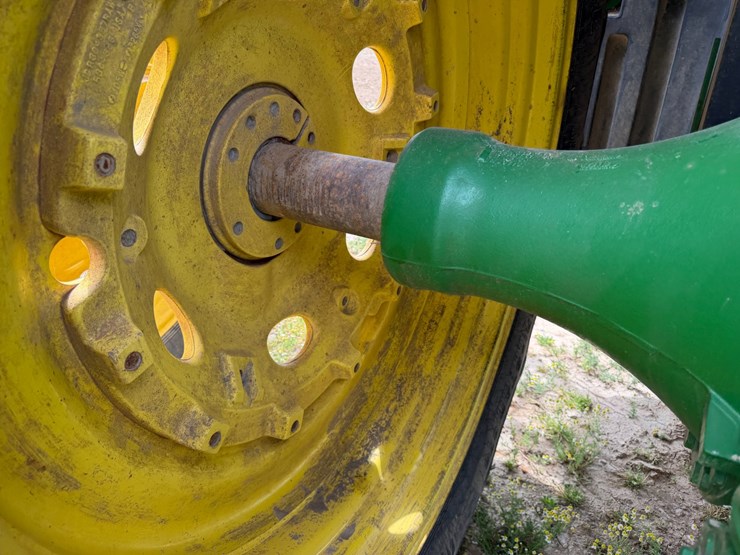 2012-john-deere-8235r-image-14