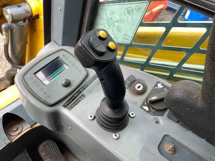 2013-gehl-rt210-image-23