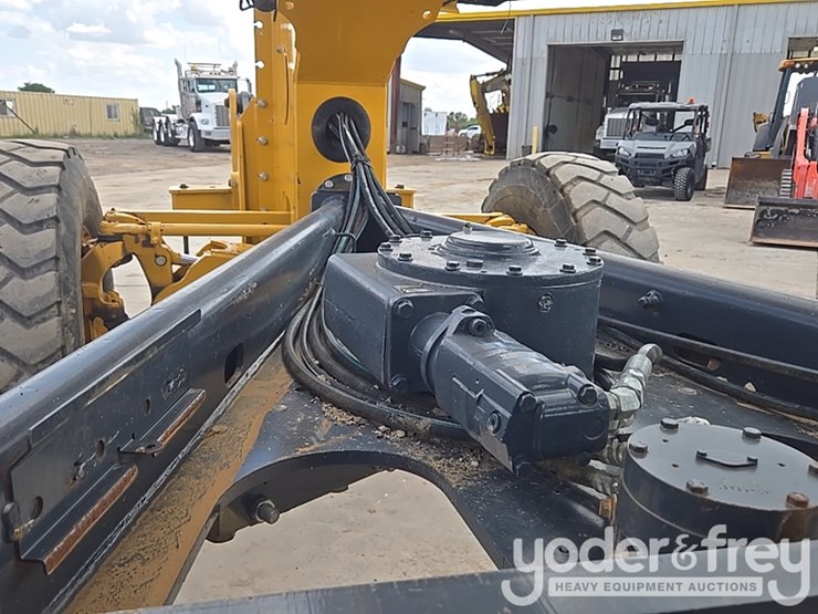 2019-deere-670g-image-36
