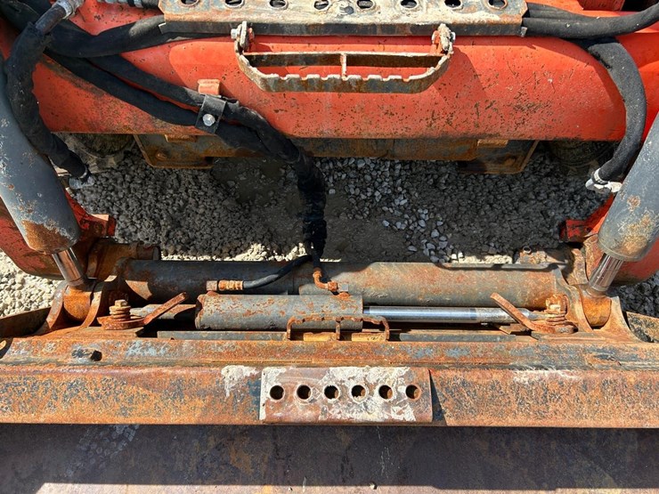 2017-kubota-ssv75-image-10