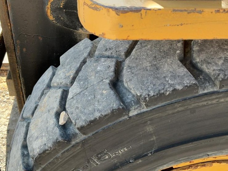 1976-caterpillar-v80c-image-35