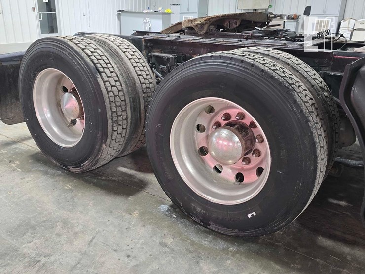 2009-kenworth-t660-image-28