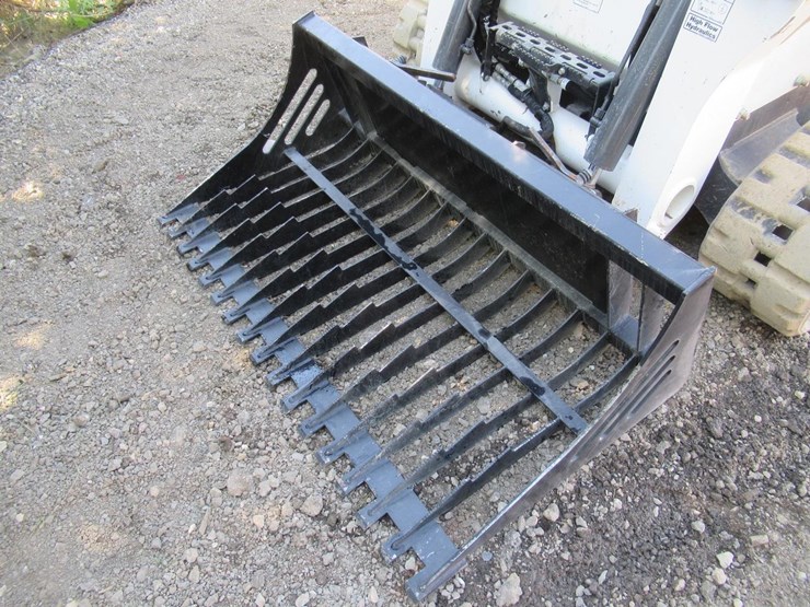 wildcat-68"-skid-steer-skeleton-bucket-image-1