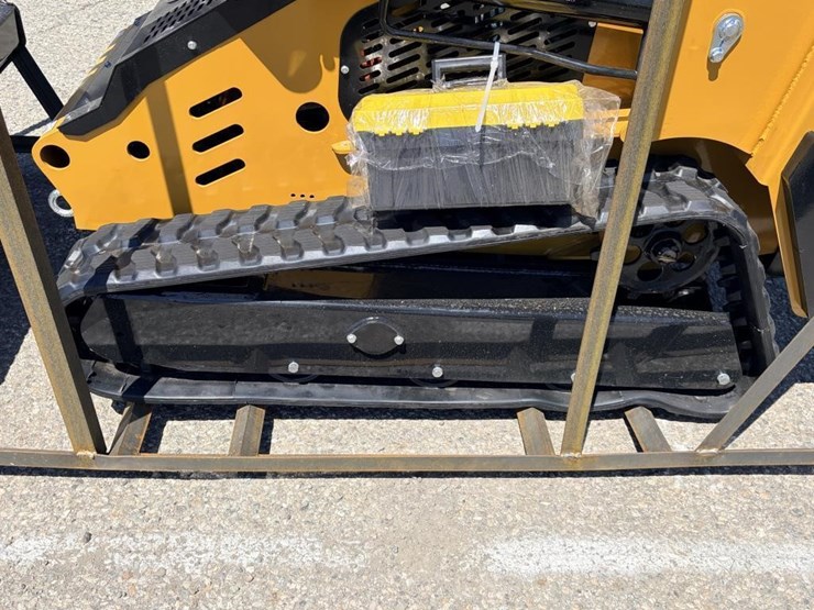 2026-agt-kkta27-skid-steer-loader-image-8