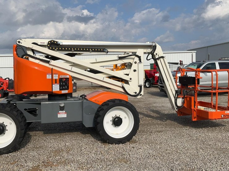 #301-•-2024-snorkel-46'-awd-articulating-boom-lift-#4-image-6