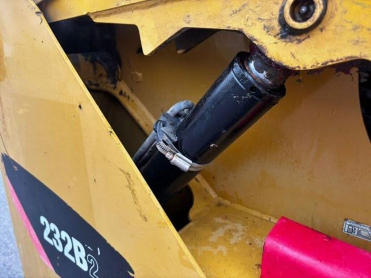 2009-caterpillar-232b2-image-48