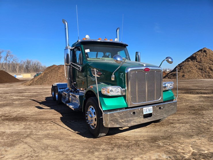2019-peterbilt-567-image-24