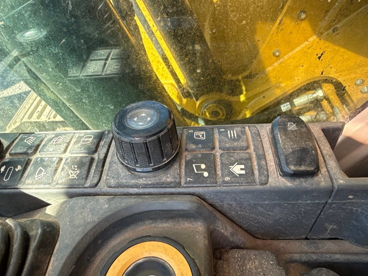 caterpillar-325-image-66