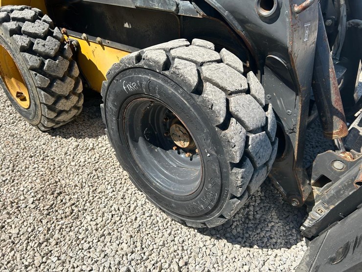 new-holland-l230-image-13